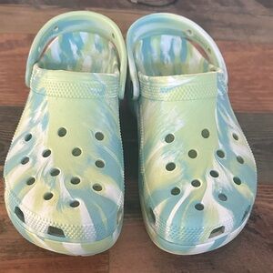 Women’s Size 8 CROCS Aqua and White Clogs